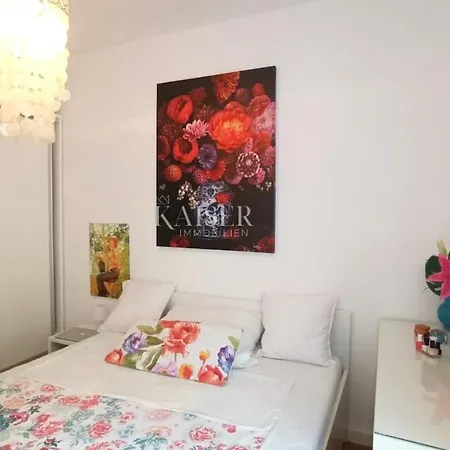 Garden Terrace Apartment *