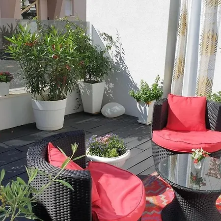 Apartment Garden Terrace Njivice