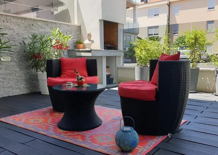 Garden Terrace *